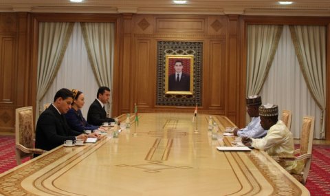 В Меджлисе Туркменистана приняли верительные грамоты у посла Республики Нигер