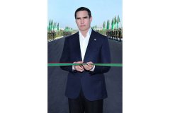 Президент Туркменистана открыл новый комплекс объектов воинской части