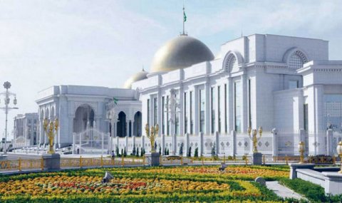 Президент Туркменистана поздравил Амангозель Шагулыеву с 85-летием