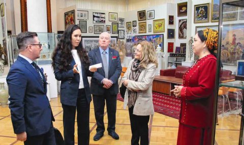 В Академии художеств Туркменистана прошла встреча с итальянскими дизайнерами