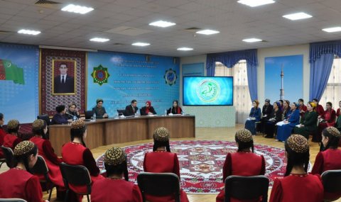 В ИМО МИД Туркменистана обсудили роль женщин в дипломатии