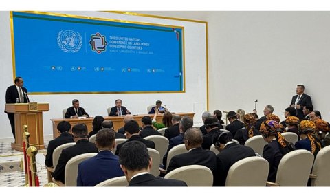 В «Авазе» прошел брифинг по случаю начала пленарного заседания LLDC-3