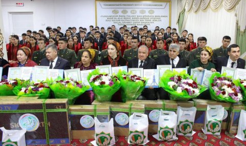 Студенты архитектурного ВУЗа Туркменистана отмечены за успехи на олимпиаде