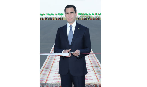 Сердар Бердымухамедов участвовал в открытии стекольного цеха