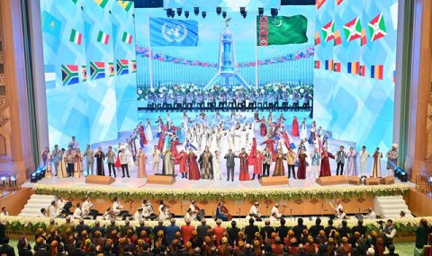 В Ашхабаде прошёл концерт к 30-летию нейтралитета Туркменистана