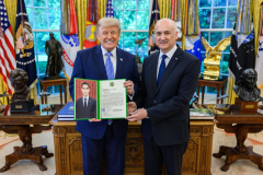 Посол Туркменистана передал верительные грамоты Дональду Трампу