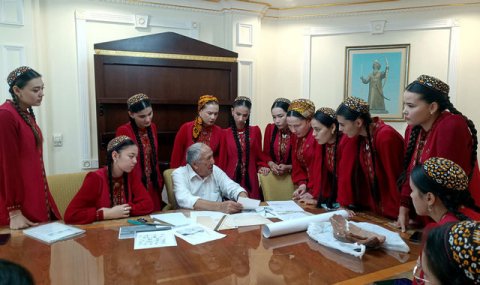 В Академии наук Туркменистана прошла встреча будущих археологов с наставниками