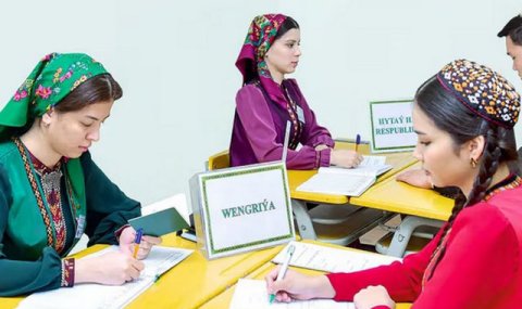 В столице Туркменистана продолжается приём заявлений на учебу в Венгрии