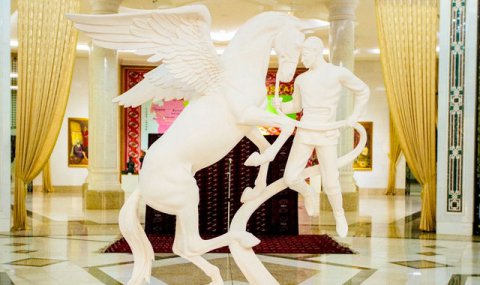 В Туркменистане открыта выставка современного искусства