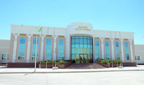 Швейный завод в Балканском велаяте демонстрирует стабильное производство