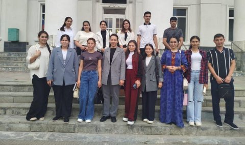 Студенты из Туркменистана ознакомились с Национальной библиотекой КБР