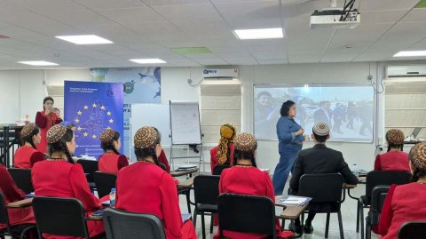 В Ашхабаде прошли воркшопы по ИИ и медиаграмотности
