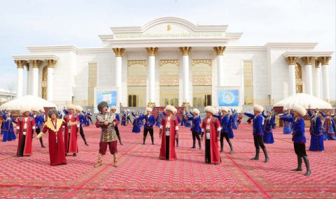 В Дашогузе стартовал фестиваль бахши-дестанчи