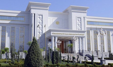 Гурбангулы Бердымухамедов направил поздравление Верховному Лидеру Ирана