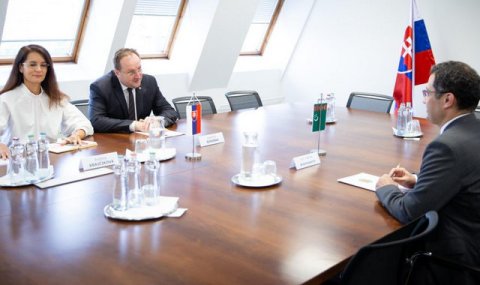 Посол Туркменистана провел рабочие встречи в Словакии