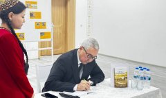 В ТГУ имени Махтумкули состоялась встреча с популярным писателем