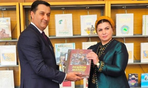 Туркменская библиотека пополнилась книгами о Таджикистане
