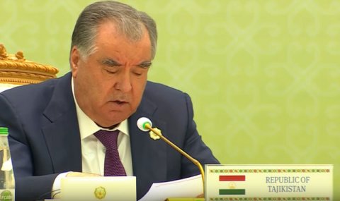 Эмомали Рахмон отметил достижения Туркменистана за годы независимости