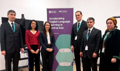 Туркменские делегаты изучают опыт британских университетов