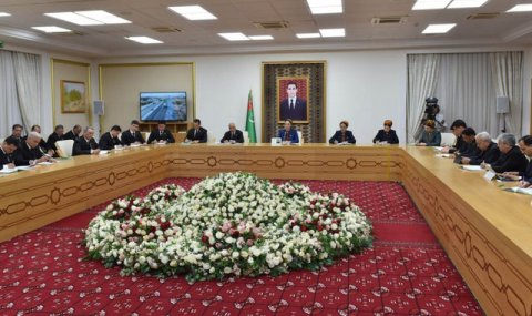Совместное заседание в Меджлисе Туркменистана объединило госструктуры и СМИ