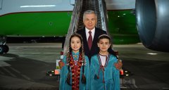 Президент Узбекистана прибыл в Туркменистан для участия в саммитах