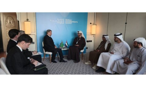 Глава МИД Туркменистана провел переговоры с гендиректором ADNOC в Дубае