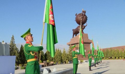 Ашхабад вспоминает героев войны и землетрясения