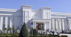 Рустам Минниханов получил в подарок туркменских алабаев