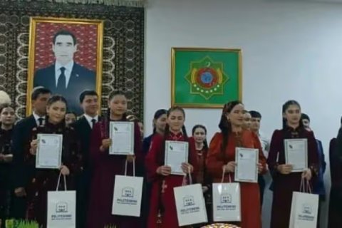 В Политехнической школе Минсвязи Туркменистана отпраздновали Новруз