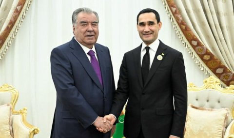 Сердар Бердымухамедов провел переговоры с Эмомали Рахмоном в Авазе