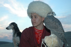 В Туркменистане установлены правила ввоза и вывоза ловчих птиц