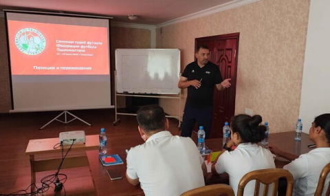 Специалист из Туркменистана провел семинар для судей по футзалу в Таджикистане