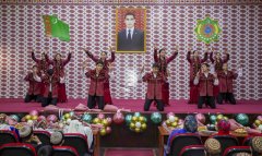 В Ашхабадской школе-интернате прошел концерт к 8 Марта