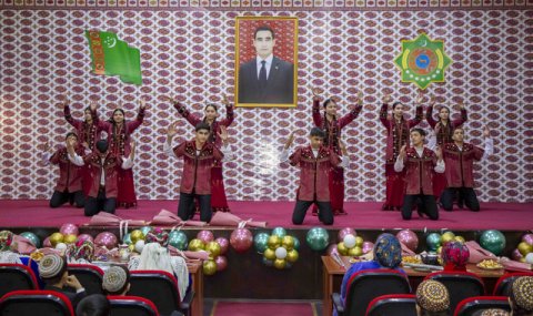 В Ашхабадской школе-интернате прошел концерт к 8 Марта