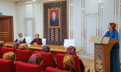 В Туркменистане провели конференцию о роли женщин и семейных ценностях