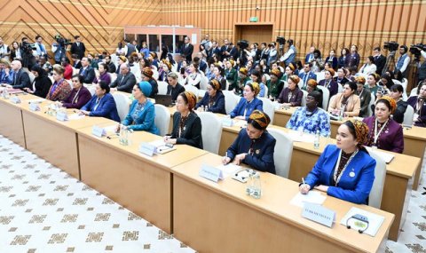 Огулджахан Атабаева приняла участие в заседании женщин-лидеров