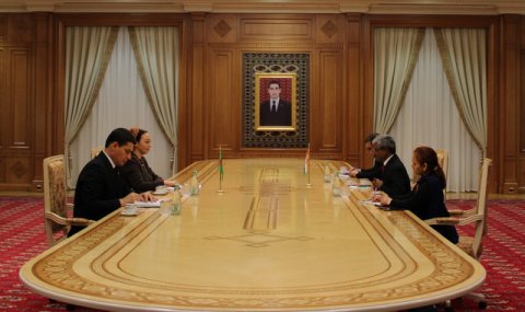 В Меджлисе Туркменистана прошла встреча с послом Индии