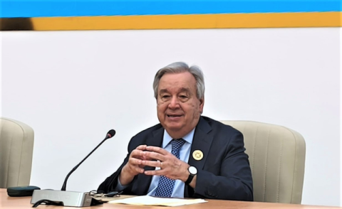 Генсек ООН в Авазе отметил важность справедливости для стран без выхода к морю