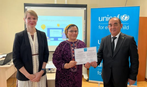 ЮНИСЕФ провел в Туркменистане программу по поддержке родителей