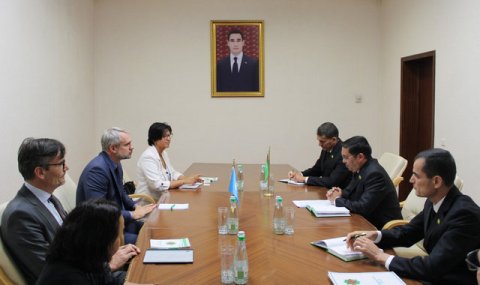 В Меджлисе Туркменистана прошла встреча с экспертами ЕЭК ООН