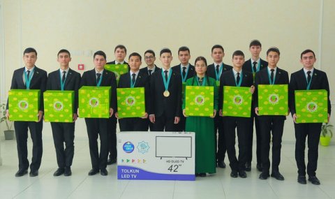 Туркменские школьники отмечены за успехи на международной олимпиаде