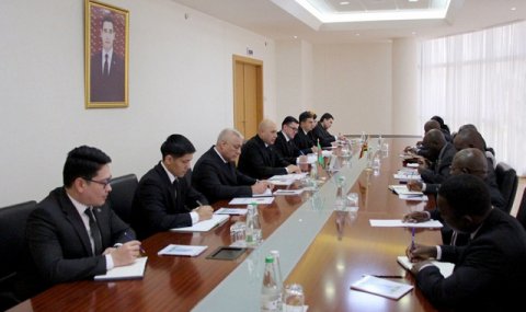 В Ашхабаде прошли консультации внешнеполитических ведомств Туркменистана и Зимбабве