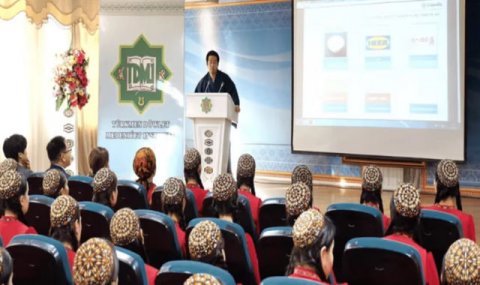 Японский эксперт рассказал студентам Туркменистана о традиционных ремеслах