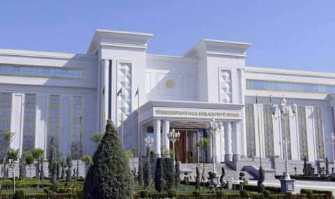 Председатель Халк Маслахаты Туркменистана поздравил Героя Туркменистана