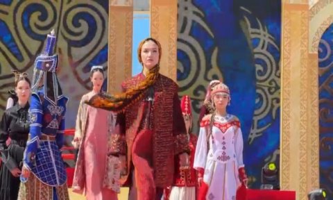 Туркменская мода представлена на фестивале ТЮРКСОЙ в Актау
