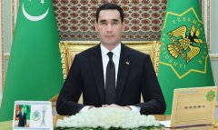 Сердар Бердымухамедов поздравил участников выставки к 30-летию нейтралитета