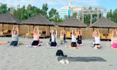 На берегу Каспия в Туркменистане прошли занятия в честь Международного дня йоги