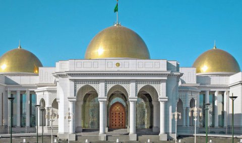 Президент Туркменистана подписал указы о награждении военнослужащих