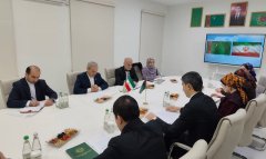 Посол Ирана посетил языковой ВУЗ Туркменистана