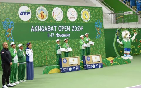 Туркменские теннисистки Гусейнова и Какабаева победили на турнире Ashgabat Open в парном разряде